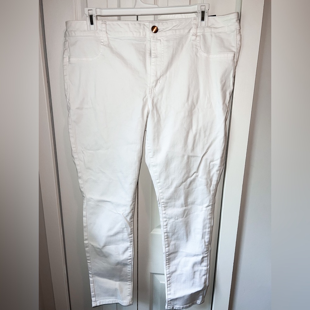 NWT AE WHITE JEGGINGS
AMERICAN EAGLE OUTFITTERS
SIZE 20 REGULAR